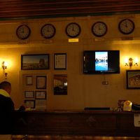 ホテルのフロント　ロビーは狭い