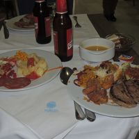 夕食　バイキング形式