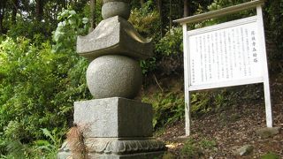 堂々たる姿の五輪塔