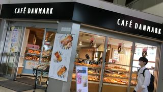 駅構内のカフェ