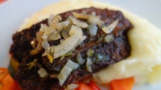 通常のレストラン。団体さま御用達。