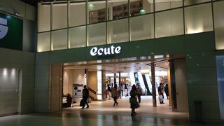 ちょっとしたお土産を調達するには便利