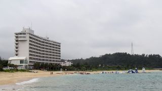 幸喜ビーチに繋がるロングビーチ