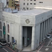 林百貨の屋上から見ています