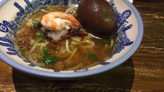 ド定番の度小月で、台南名物「擔仔麺」を食べる。