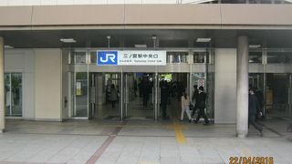 JR三ノ宮駅は高架です。