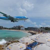 ジャンボの下にホテルが