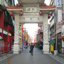 中国の建物ですよね。