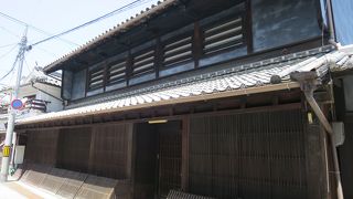 松阪邸の裏