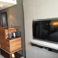 テレビとミニバー近辺