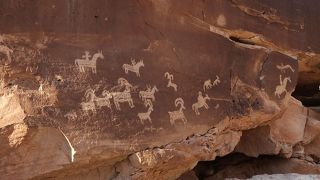 デリケートアーチに行く途中にあります