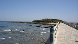 歩いて海を渡れる島