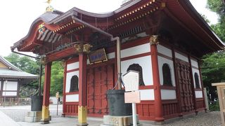 ぴったりと扉は閉められています。