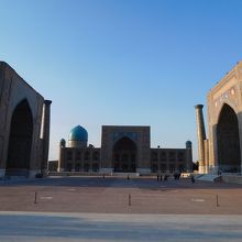 美しいレギスタン広場