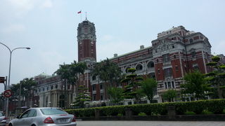 赤煉瓦の建物です