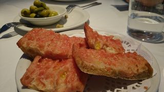 トマトを擦り付けたパン