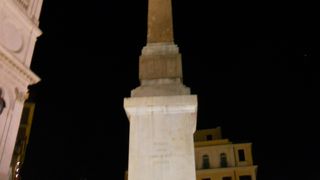 スペイン階段の上にある広場