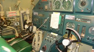 潜水艦の内部に入れます