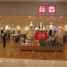 ユニクロ (エムクオーティエ店)