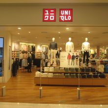 ユニクロ (エムクオーティエ店)