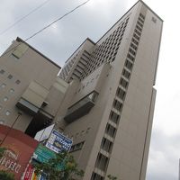 細長いホテルです