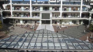 大きい広場があります