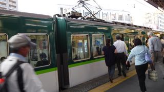 緑色の電車