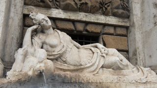 交差点にある噴水