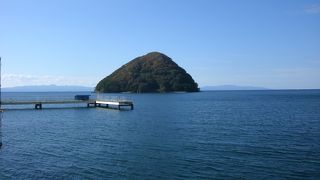 浅虫温泉のシンボル“湯の島”を眺める
