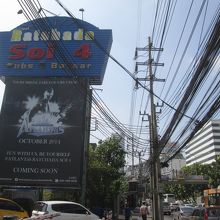 ラチャダーピセーク通り