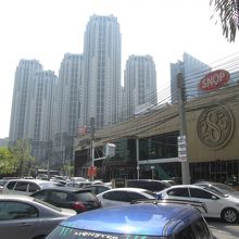 ラチャダーピセーク通り