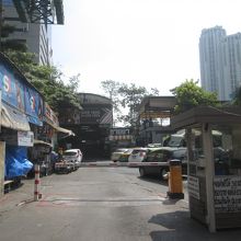 ラチャダーピセーク通り