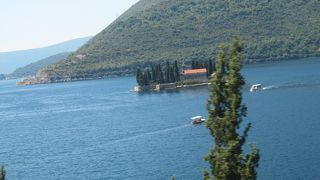 教会が浮かんでいます