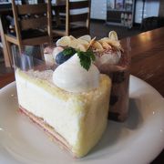 藻岩店限定のケーキも