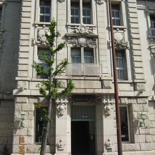 外観は歴史を感じさせます。