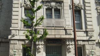 約100年前の建物です。