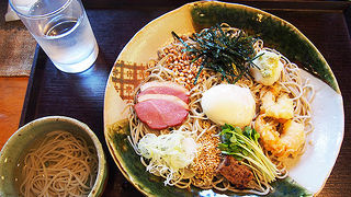 観光客向けのお蕎麦屋さん