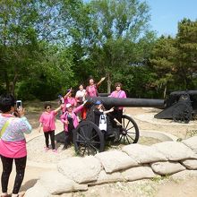 掛け声は、「向日本鬼子、開炮！　目標日本野郎、撃て！」でした