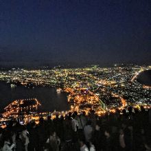 この写真の下の方で混雑ぶりがわかると思います。