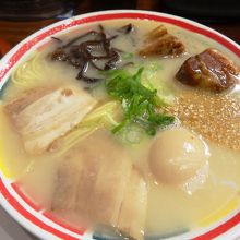 ぼんしゃんラーメン　卵入り