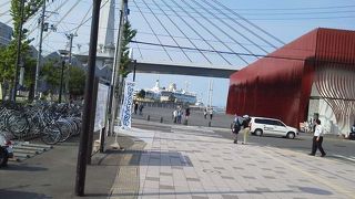 貨物が列車ごと船に積載されていたと聞いてがびっくり仰天です。