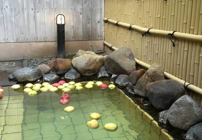 りんごの浮かぶひょうかの湯