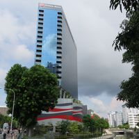 駅から出てブギス方面に見えます。