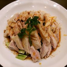 蒸し鶏の秘伝ソース掛け