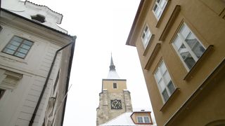 フソヴァ通りにある教会