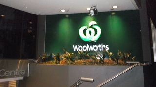 街中のスーパー