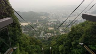 ロープウェイからの眺めは結構迫力あります