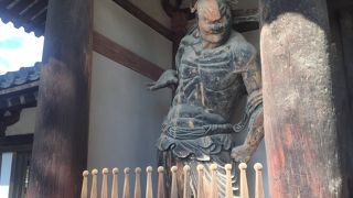 金剛力士像が力強い