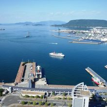 高層ビルから眺めた高松港