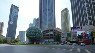 中山広場から歩いてすぐの場所。